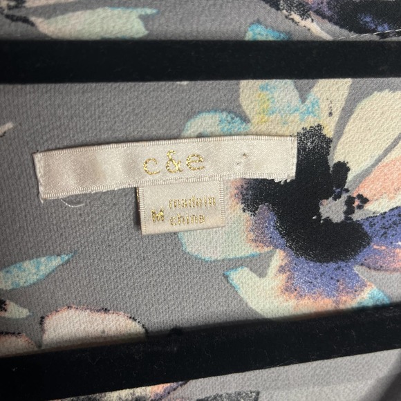 c&e Gray Floral Blouse 3/4 Sleeve, Size M, EUC - Picture 8 of 8